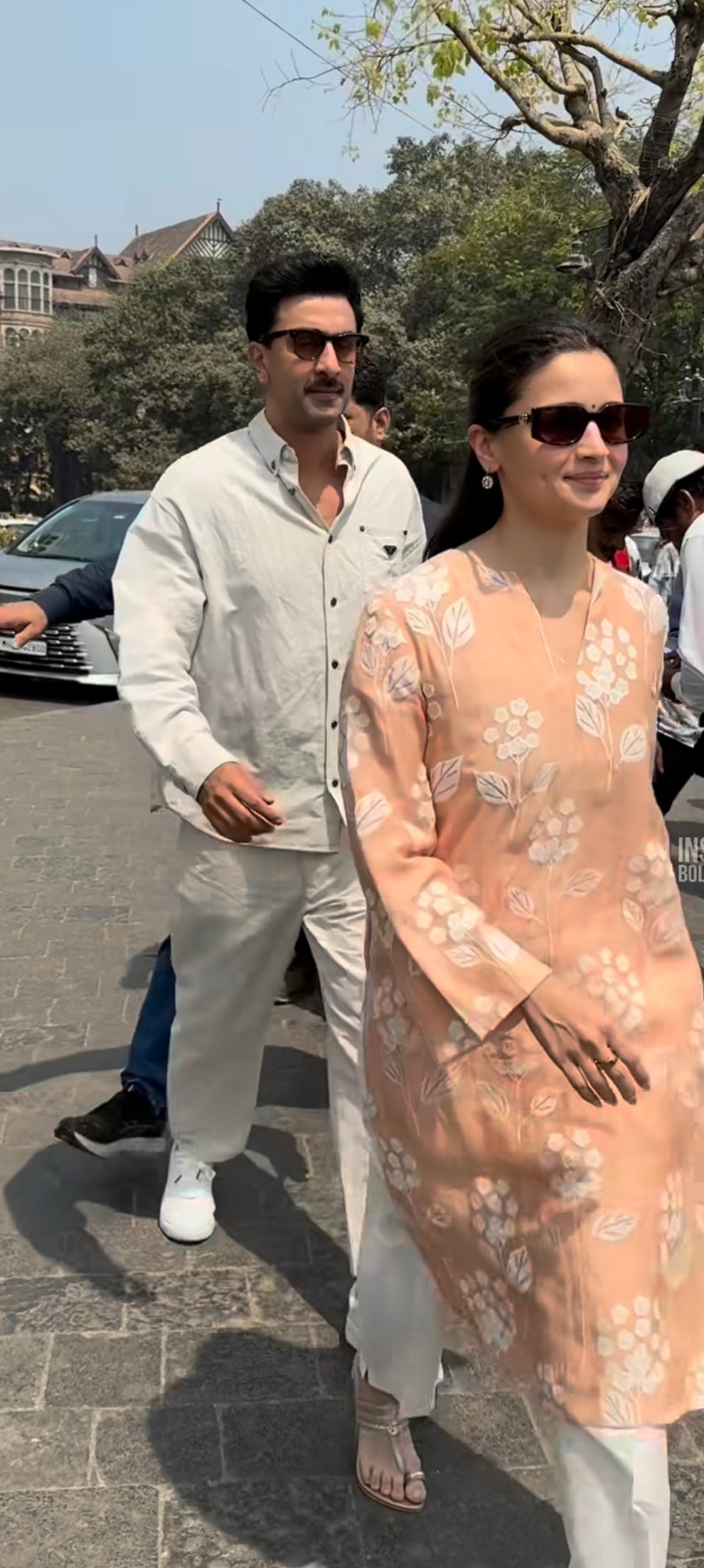 Alia peach white anr