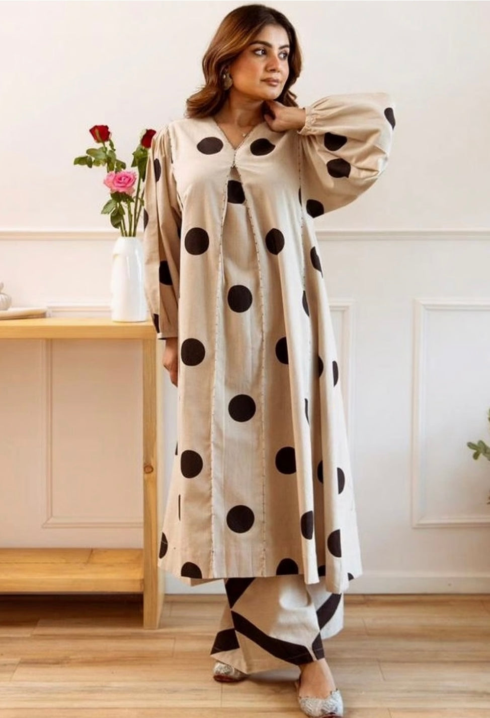 (AA Beige) dots