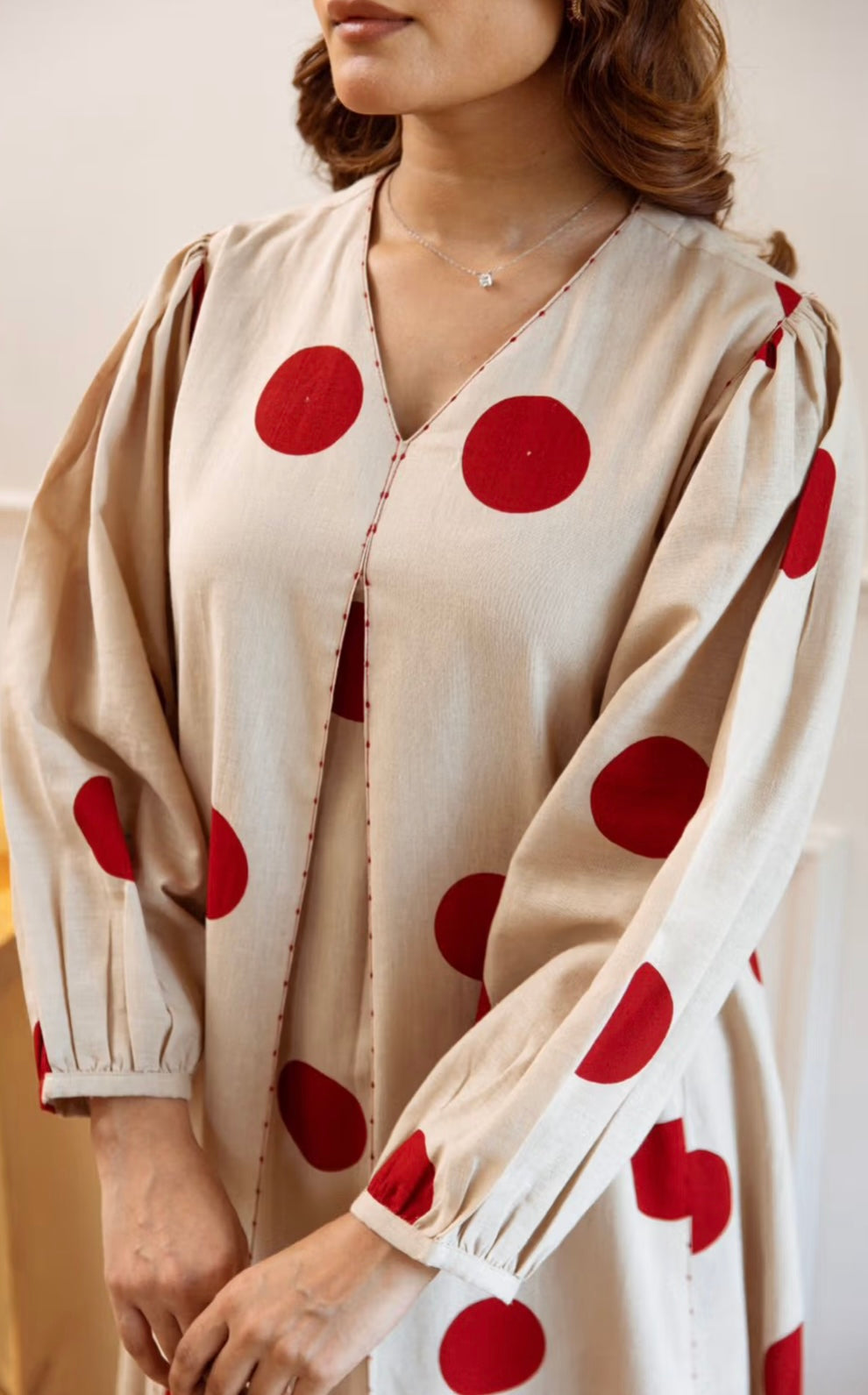 (AA Beige) dots