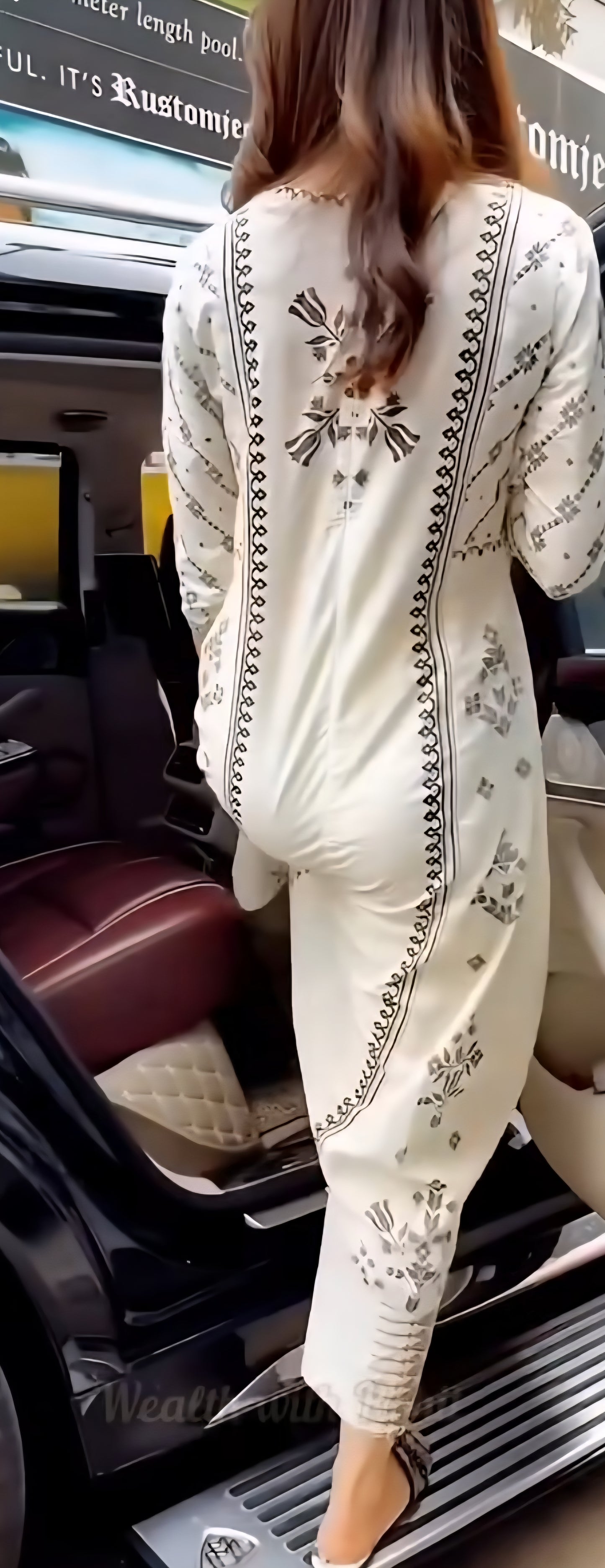 kriti2 white n black topn bottom set anr
