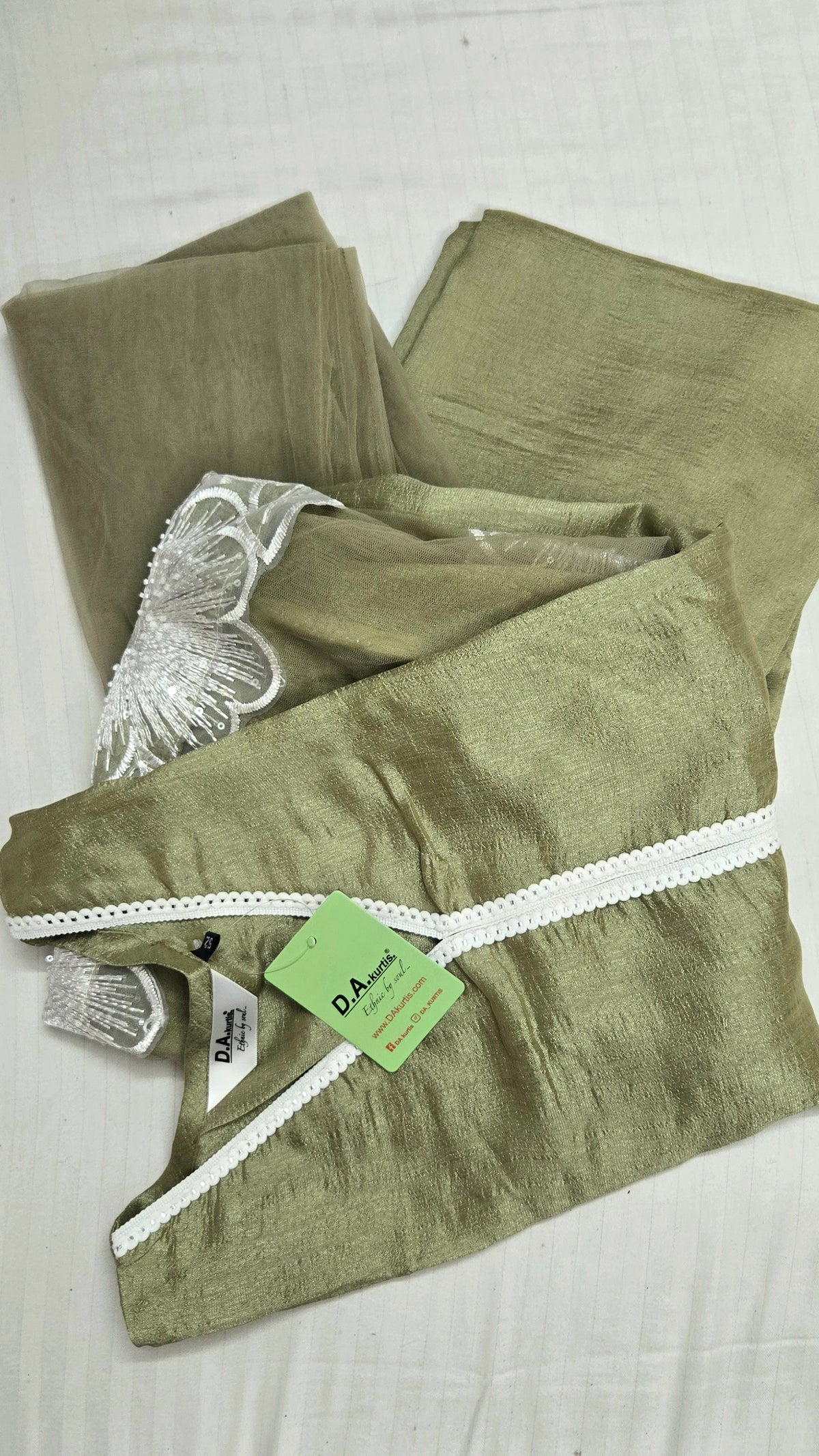 (1a) Green carry Karishma anr 3pcs set