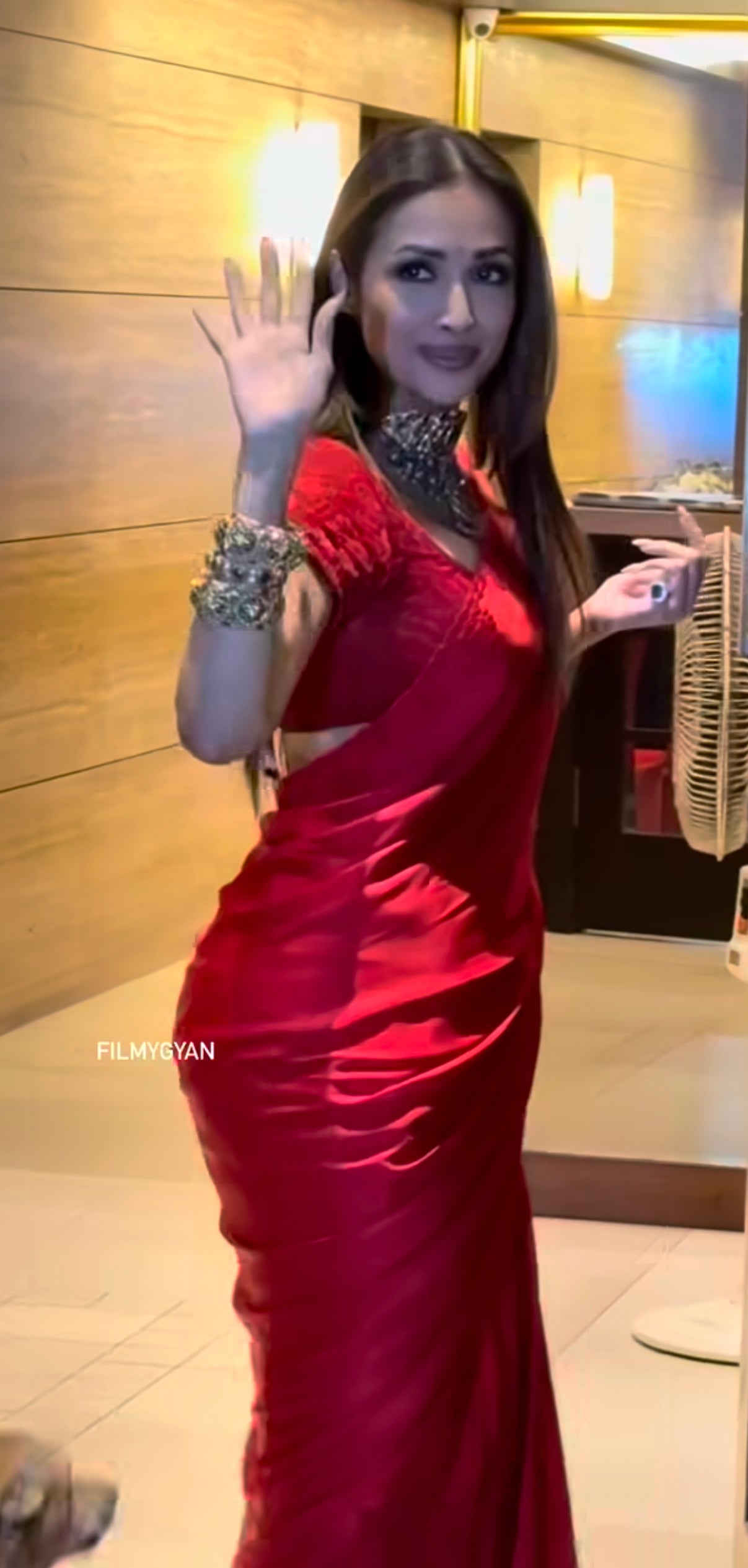 DA SAREE (MALAIKA) anr