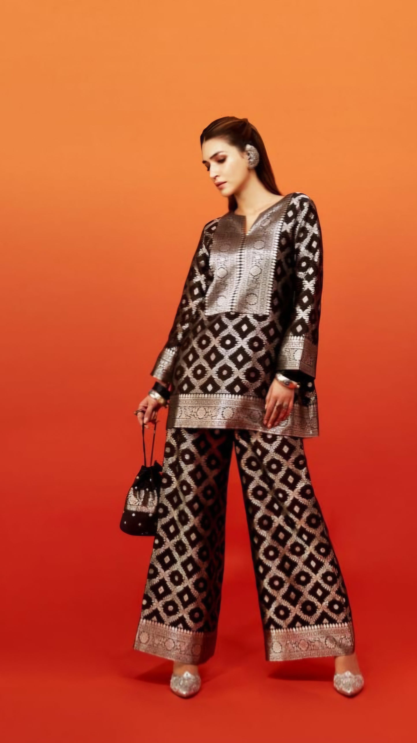Kiki kriti black co ord set anr yee