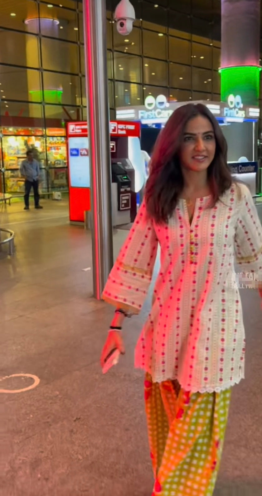 (1d) jasmine farshi shalwar set